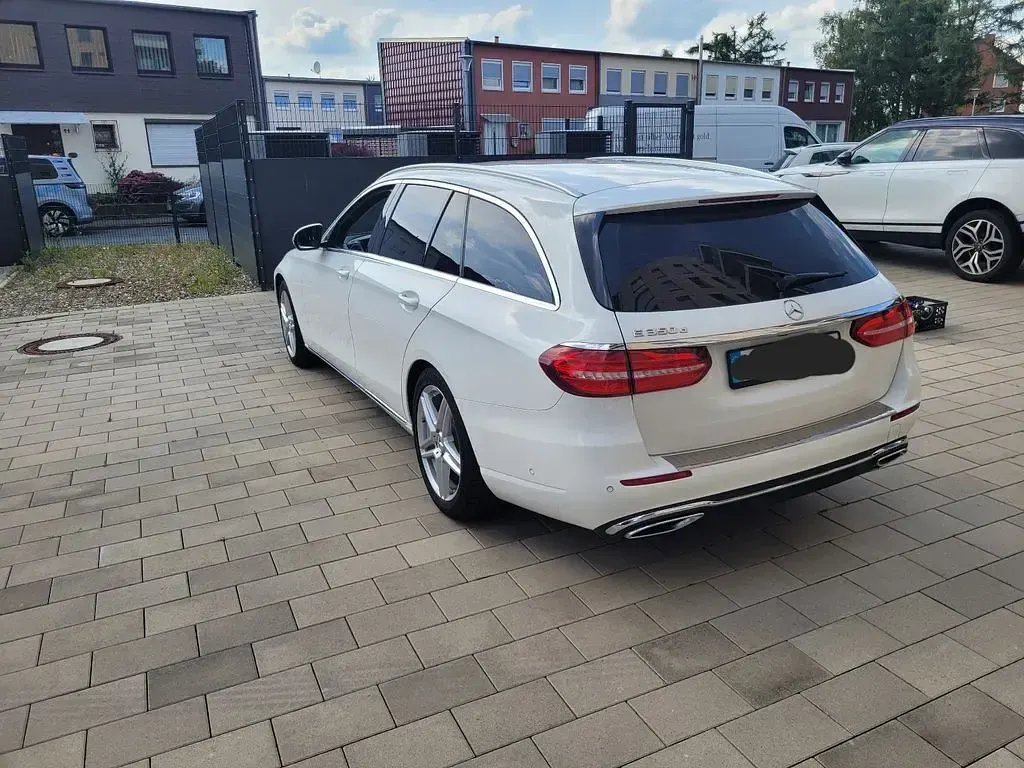 Gebraucht Mercedes E350 Avantgarde 258 PS (189 kW) 2017 Weiß Limousine