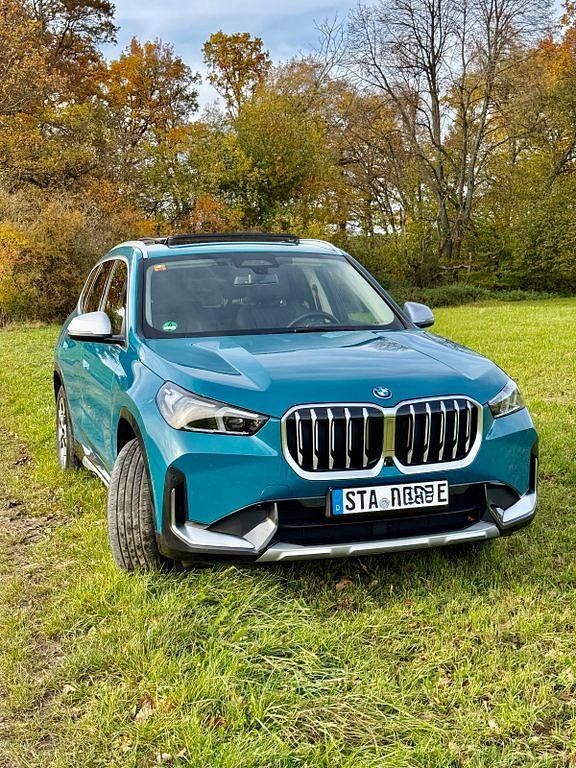 Blau Gebraucht 2024 BMW X1 Comfort Edition SUV | 44.500 € (Guter Preis) - Bild 1/4
