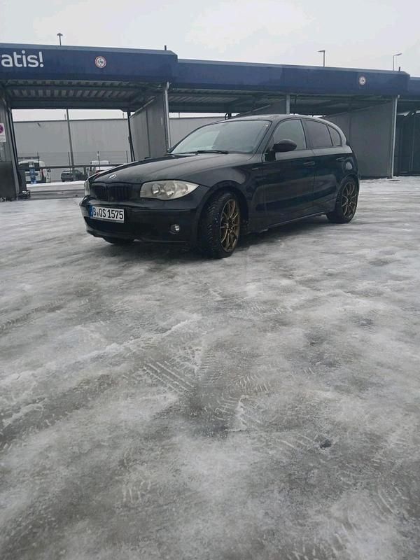 Gebraucht BMW 118 129 PS (94 kW) 2007 Schwarz Kleinwagen