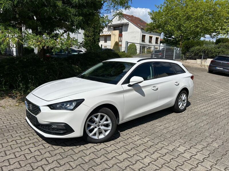 Weiß Gebraucht 2023 Seat Leon Style Limousine | 19.980 € (Guter Preis) - Bild 1/4