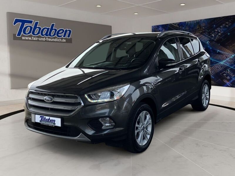 Grau Gebraucht 2018 Ford Kuga Titanium SUV | 16.790 € (Etwas zu teuer) - Bild 1/4