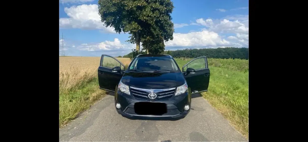 Gebraucht Toyota Avensis 125 PS (91 kW) 2012 Schwarz Kombi