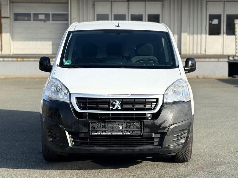 Gebraucht Peugeot Partner 99 PS (72 kW) 2017 Weiß Van / Kleinbus