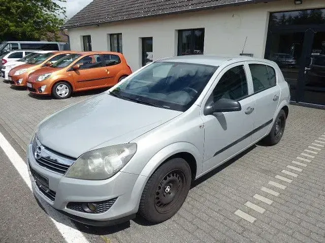 Gebraucht Opel Astra Basis 90 PS (66 kW) 2009 Gold Limousine