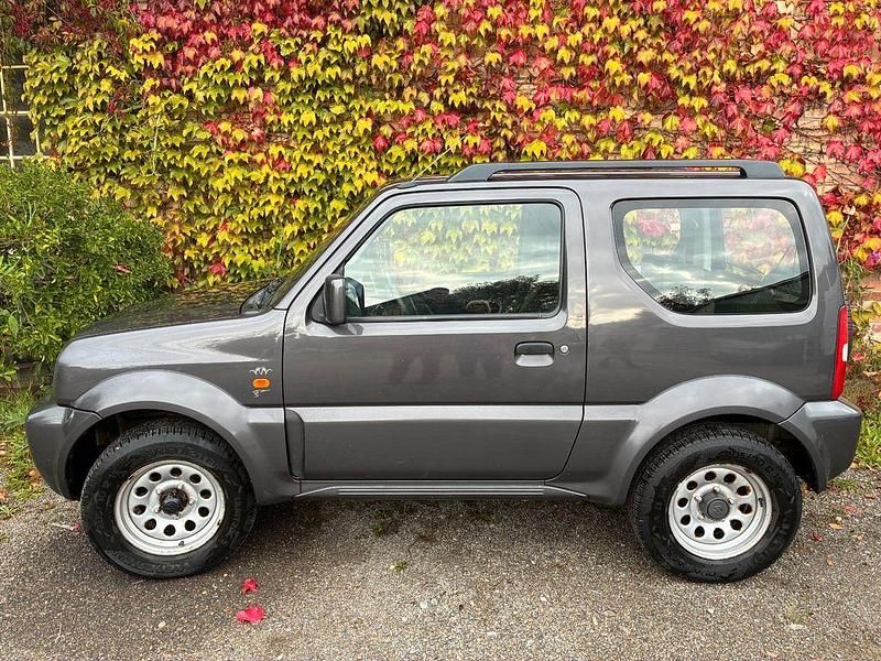 Grau Gebraucht 2010 Suzuki Jimny Comfort SUV | 8.200 € (Guter Preis) - Bild 1/4