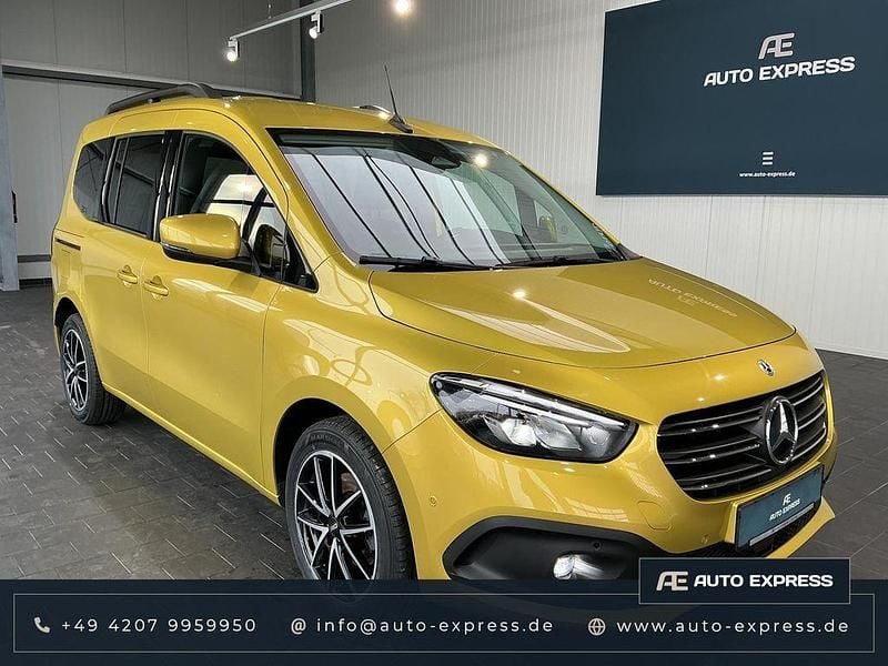 Gebraucht Mercedes T180 Edition 116 PS (85 kW) 2023 Gelb Van / Kleinbus