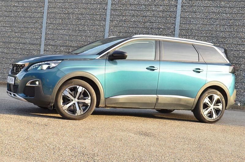 Grün Gebraucht 2017 Peugeot 5008 Allure SUV | 12.980 € (Etwas zu teuer) - Bild 1/4