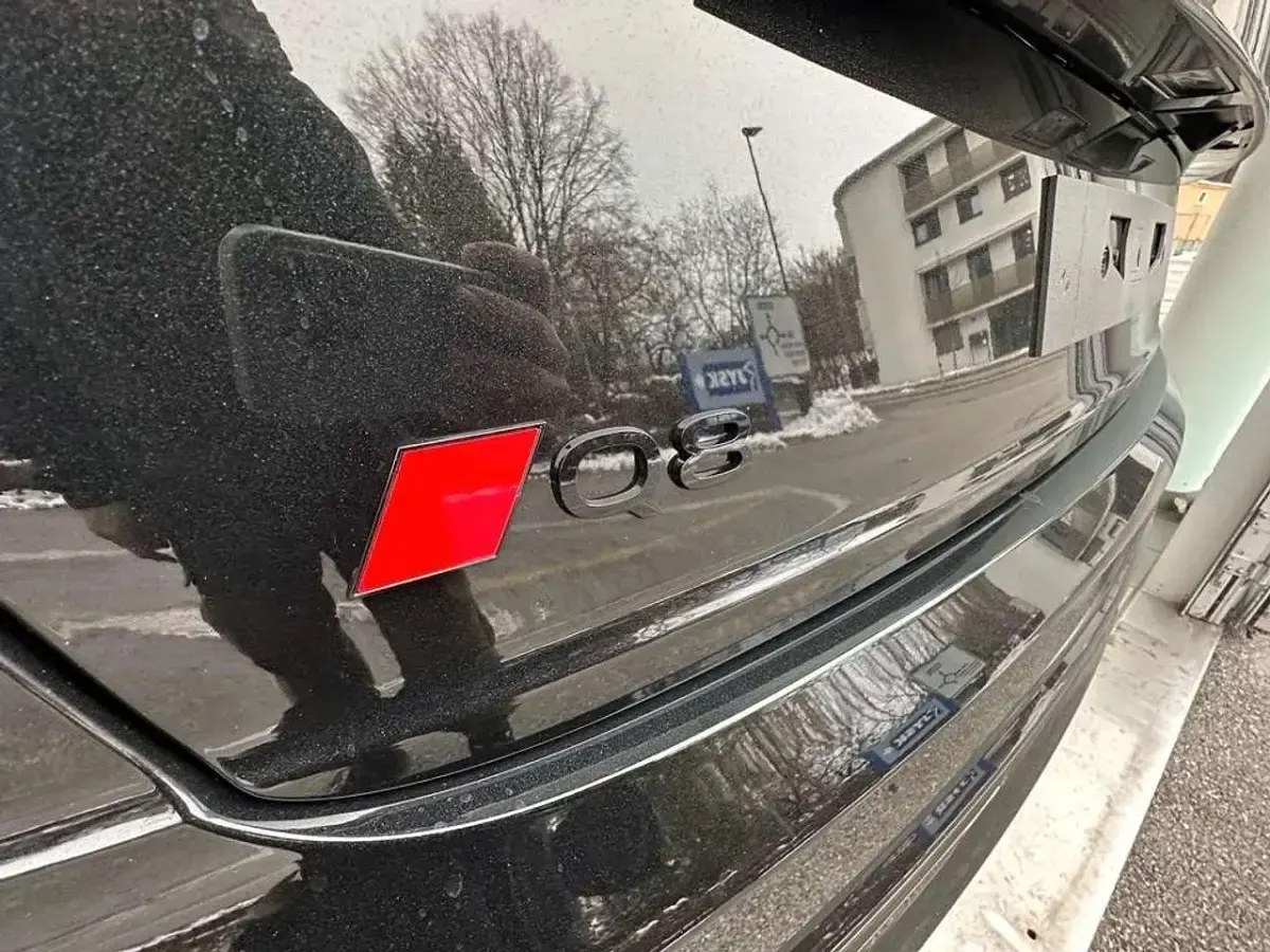 Neu Audi Q8 S-Line 286 PS (210 kW) 2025 0e mythosschwarz SUV