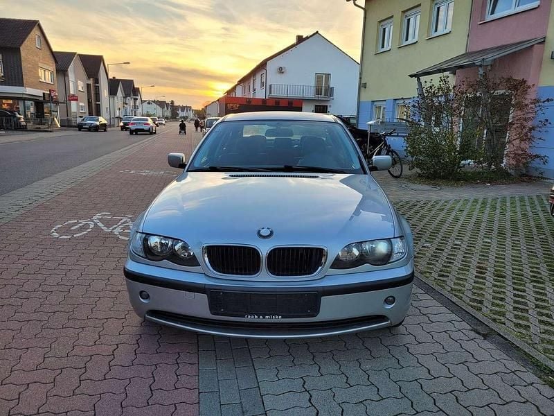 Titansilber metallic Gebraucht 2002 BMW 316 Limousine | 4.890 € - Bild 1/4