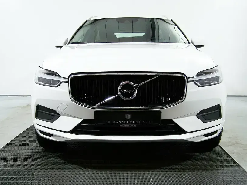 Gebraucht Volvo XC60 Momentum 235 PS (172 kW) 2019 Weiß SUV