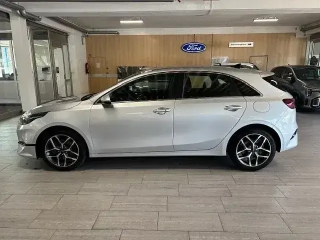 Gebraucht Kia Ceed Spirit 160 PS (117 kW) 2022 Silber Kleinwagen