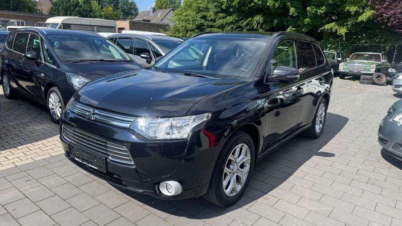 Schwarz Gebraucht 2014 Mitsubishi Outlander P-HEV Intense SUV | 8.950 € (Superpreis) - Bild 1/4