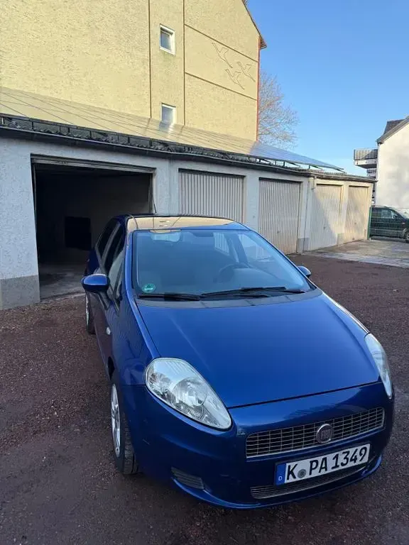 Gebraucht Fiat Punto Dynamic 77 PS (56 kW) 2009 Blau Kleinwagen