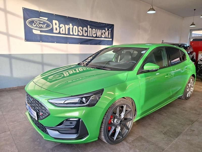 Mean green Gebraucht 2022 Ford Focus ST Kleinwagen | 30.900 € (Fairer Preis) - Bild 1/4