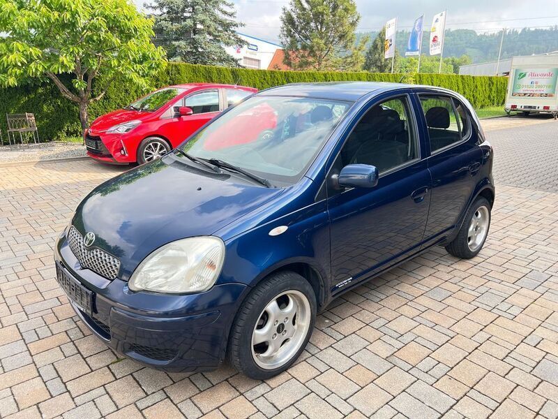 Blau Gebraucht 2003 Toyota Yaris Sol Limousine | 1.450 € (Fairer Preis) - Bild 1/4