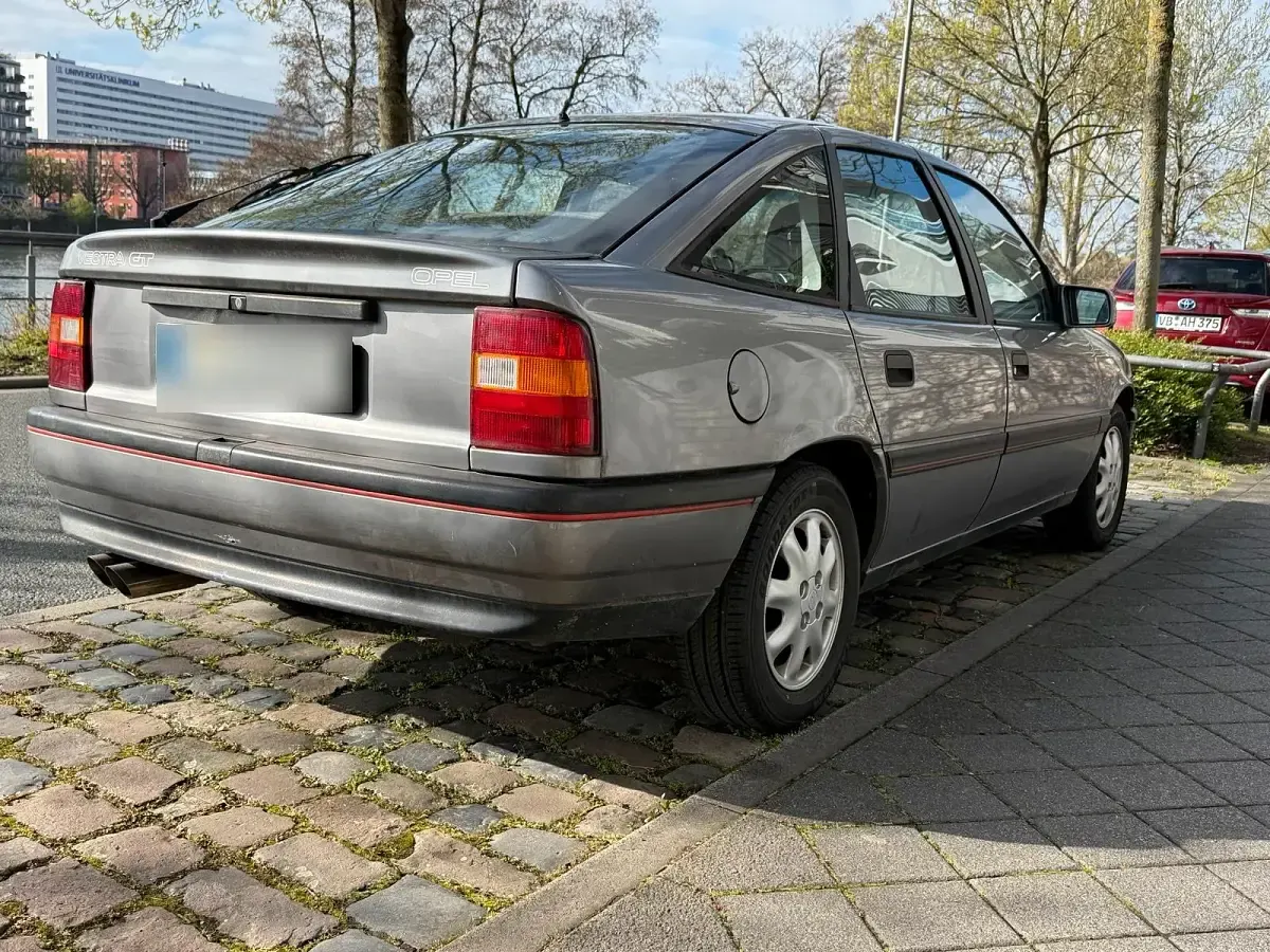 Gebraucht Opel Vectra 115 PS (84 kW) 1990 Silber Kleinwagen