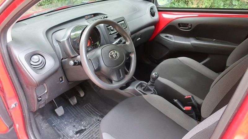 Gebraucht Toyota Aygo 72 PS (52 kW) 2019 Rot Kleinwagen