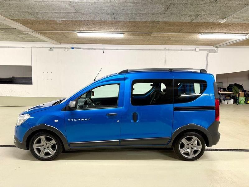 Gebraucht Dacia Dokker Stepway 95 PS (69 kW) 2019 Adriablau Van / Kleinbus