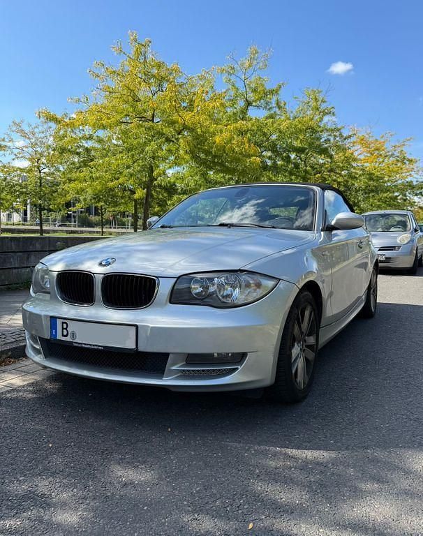Silber Gebraucht 2010 BMW 118 Cabriolet Cabrio | 8.999 € (Fairer Preis) - Bild 1/4