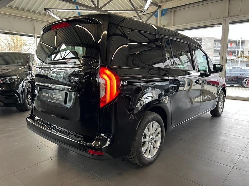 Gebraucht Mercedes EQT200 Premium Plus 89 kW (122 PS) 2024 Loparitschwarz metallic Van / Kleinbus