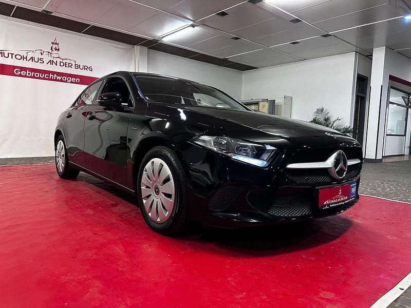 Schwarz Gebraucht 2020 Mercedes A250 Limousine | 20.999 € (Guter Preis) - Bild 1/4
