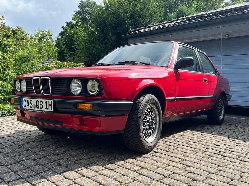 Rot Gebraucht 1989 BMW 316 Limousine | 10.500 € - Bild 1/4