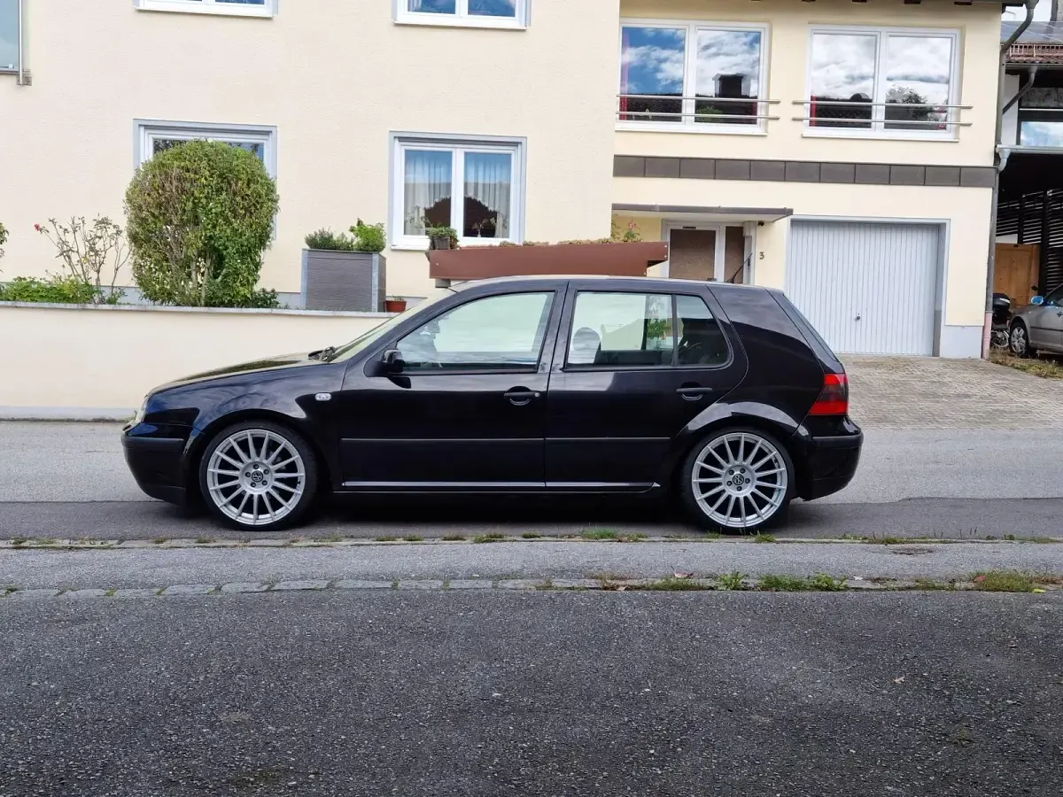 Second-hand VW Golf IV 90 CP (66 kW) 2000 Negru Hatchback