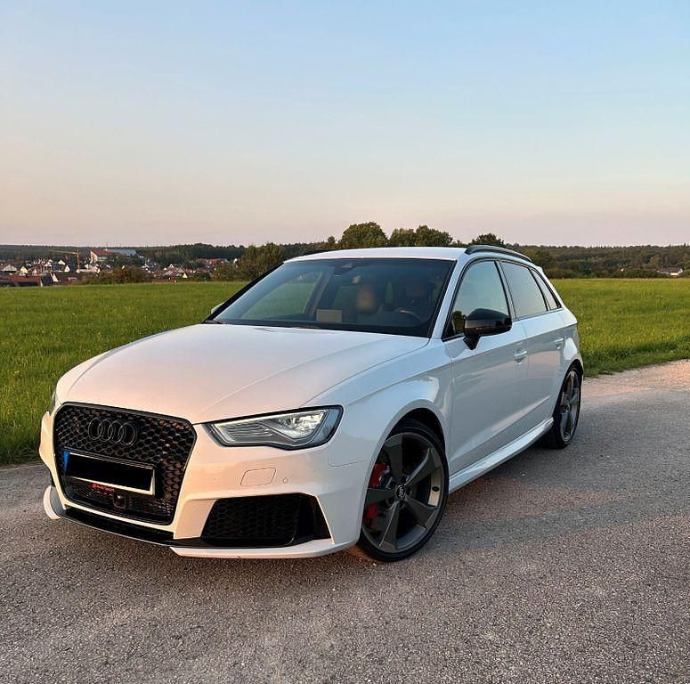 Weiß Gebraucht 2016 Audi RS3 Sport Kleinwagen | 41.000 € - Bild 1/4