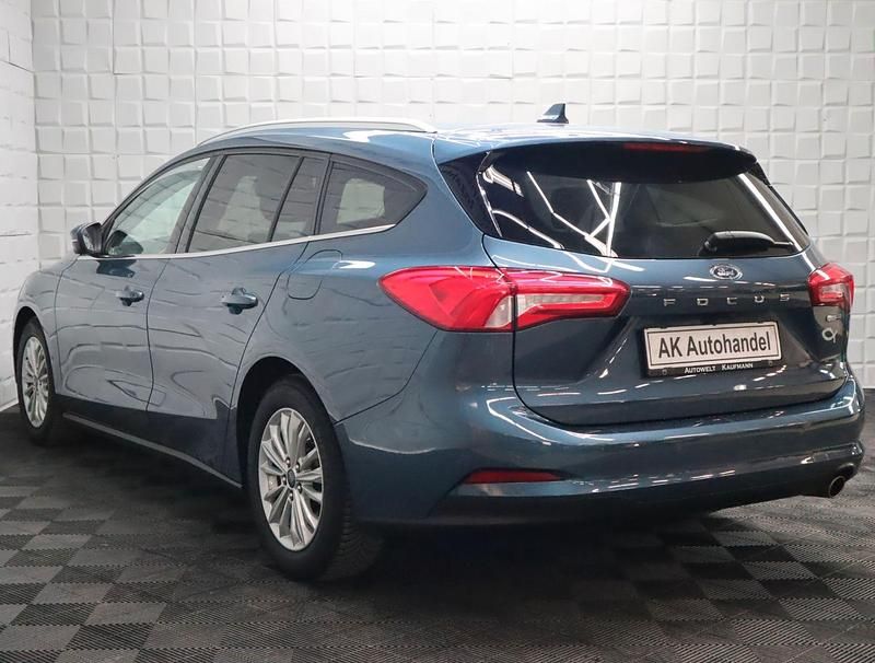 Gebraucht Ford Focus Titanium 155 PS (114 kW) 2020 Blau Kombi