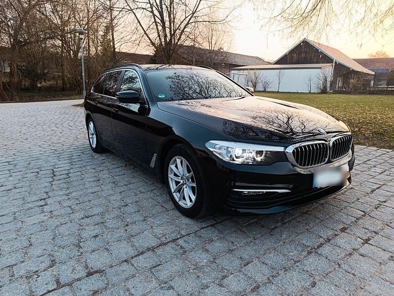 Gebraucht BMW 520 190 PS (139 kW) 2018 Schwarz Kombi