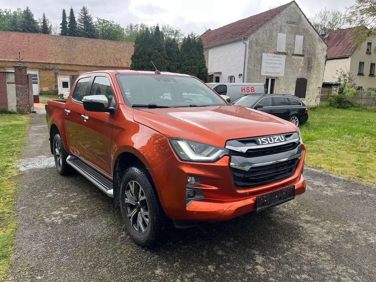 Second-hand Isuzu D-Max 163 CP (119 kW) 2023 Portocaliu Pickup