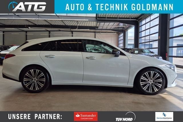 Digitalweiss metalliclack Gebraucht 2023 Mercedes CLA220 Limousine | 35.950 € (Superpreis) - Bild 1/4