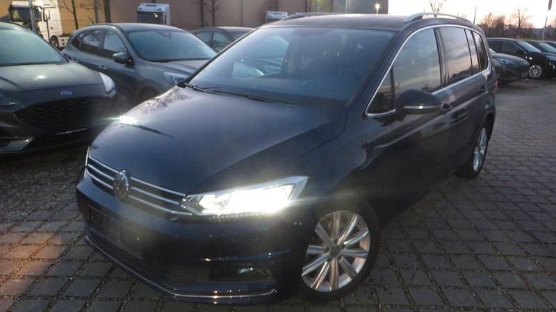 Blau Gebraucht 2020 VW Touran Highline Van / Kleinbus | 25.990 € (Superpreis) - Bild 1/4