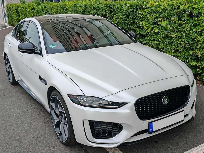 Gebraucht Jaguar XE 300 PS (220 kW) 2023 Weiß Limousine
