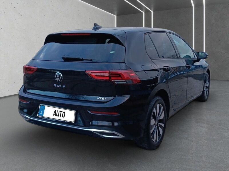 Gebraucht VW Golf VIII Move 131 PS (96 kW) 2023 Deep black pearlescent (metallic) Limousine