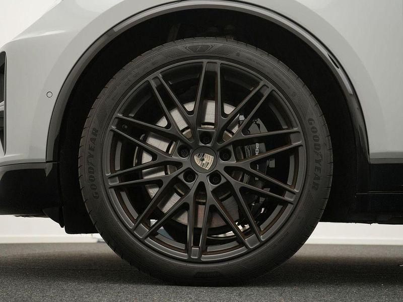 Gebraucht Porsche Macan Turbo 430 kW (585 PS) 2024 Grau SUV