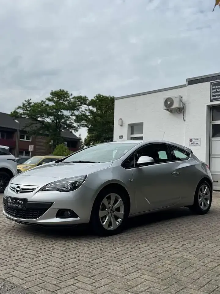 Gebraucht Opel Astra GTC Innovation 120 PS (88 kW) 2012 Silber Coupé