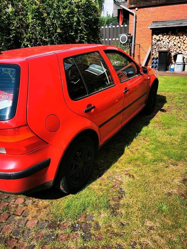 Rot Gebraucht 2000 VW Golf IV Limousine | 499 € (Superpreis) - Bild 1/4