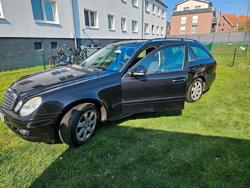 Gebraucht Mercedes E200 180 PS (132 kW) 2007 Schwarz Kombi