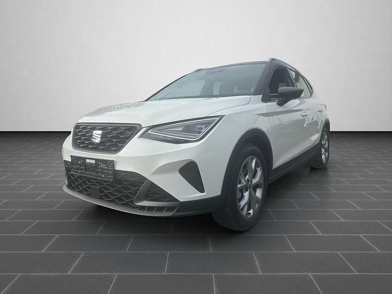 Weiß Gebraucht 2023 Seat Arona FR SUV | 21.980 € (Fairer Preis) - Bild 1/4