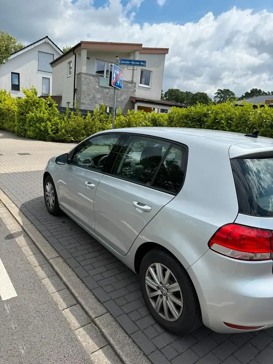 Gebraucht VW Golf VI 105 PS (77 kW) 2011 Silber Kleinwagen