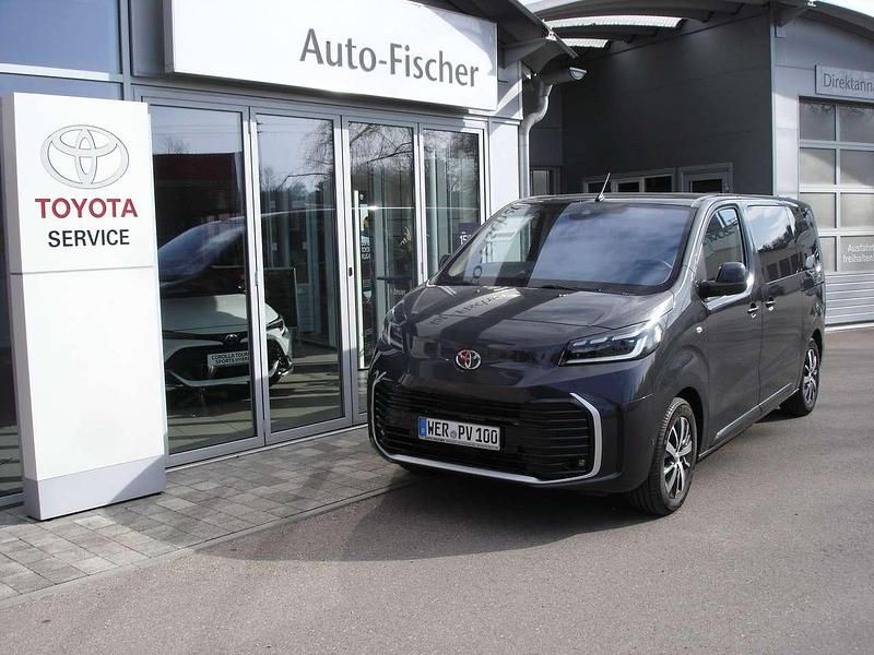 Titanium grey Gebraucht 2024 Toyota Proace Verso Team Kombi | 49.100 € (Teuer) - Bild 1/4