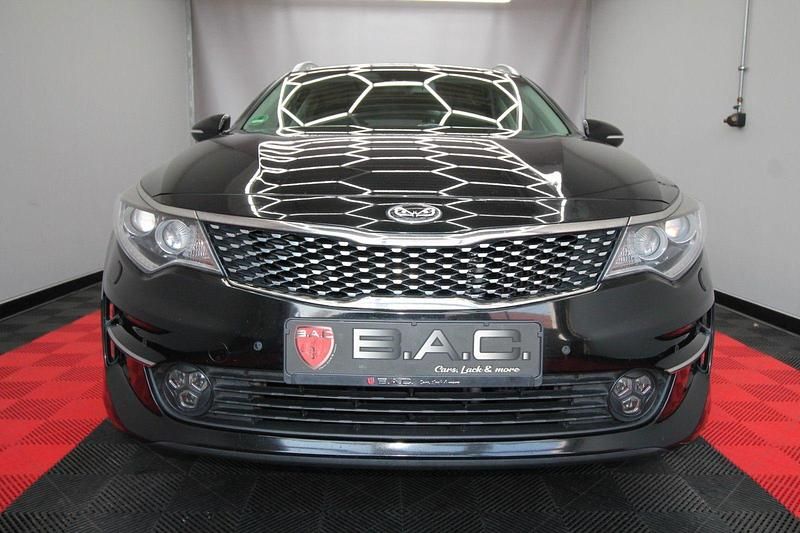 Gebraucht Kia Optima 141 PS (103 kW) 2017 Schwarz Kombi