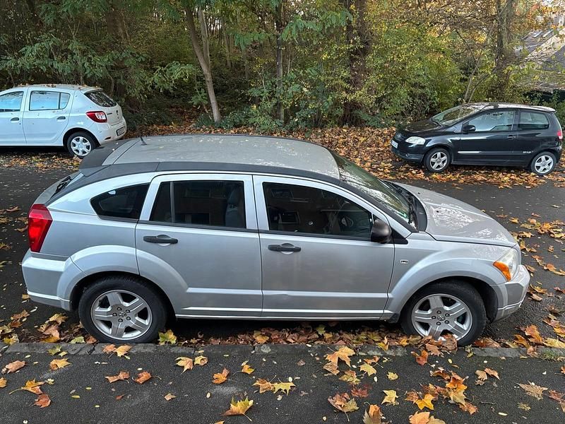 Grau Gebraucht 2010 Dodge Caliber Kleinwagen | 4.500 € - Bild 1/4