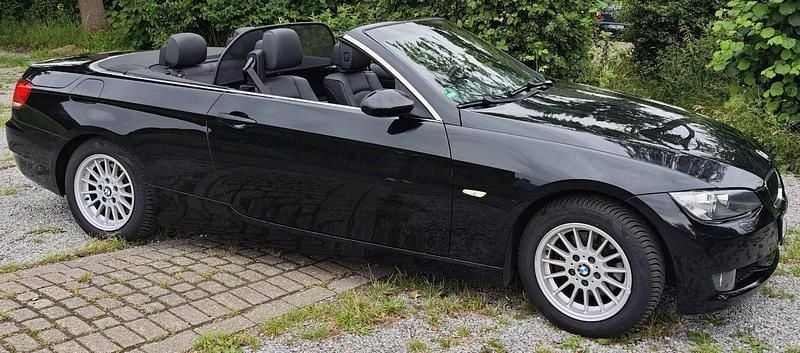 Schwarz Gebraucht 2009 BMW 320 Cabriolet Cabrio | 10.499 € (Guter Preis) - Bild 1/4
