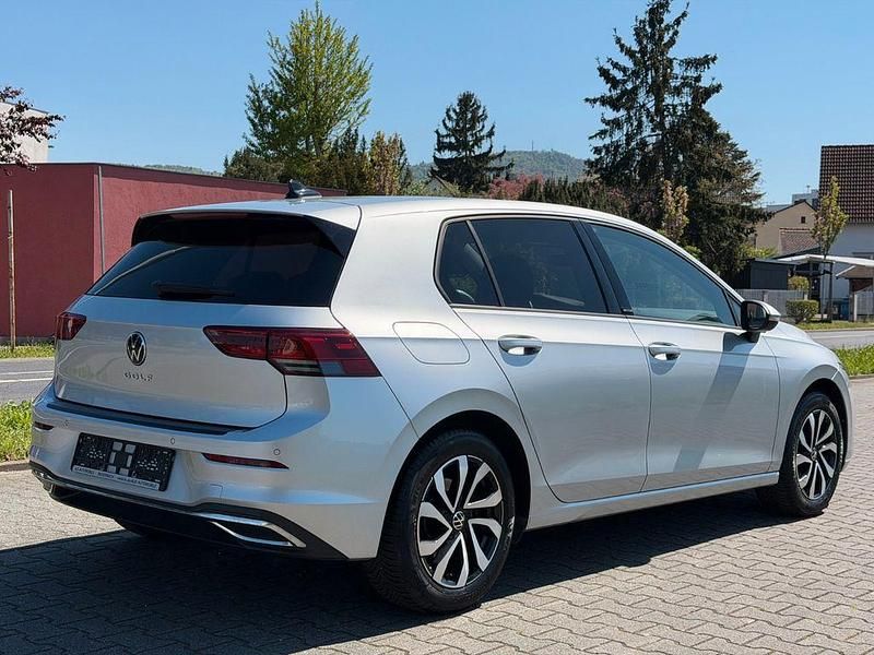 Gebraucht VW Golf VIII Active 150 PS (110 kW) 2022 Silber Limousine