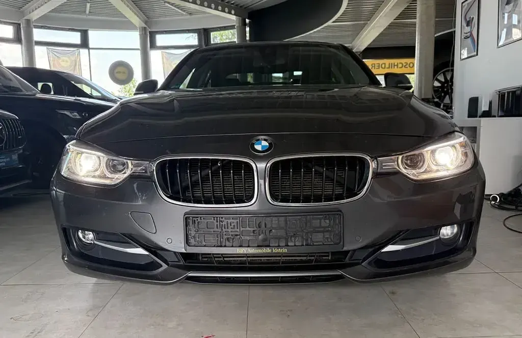 Gebraucht BMW 320 Performance 184 PS (135 kW) 2013 Grau Limousine