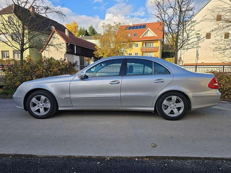 Gebraucht Mercedes E240 Avantgarde 177 PS (130 kW) 2002 Silber Limousine