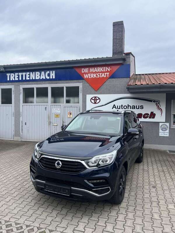 Blau Gebraucht 2018 Ssangyong Rexton Sapphire SUV | 25.900 € (Etwas zu teuer) - Bild 1/4