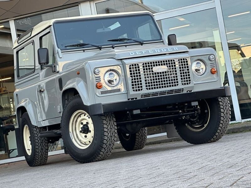Grau Gebraucht 2012 Land Rover Defender SUV | 279.500 € - Bild 1/4